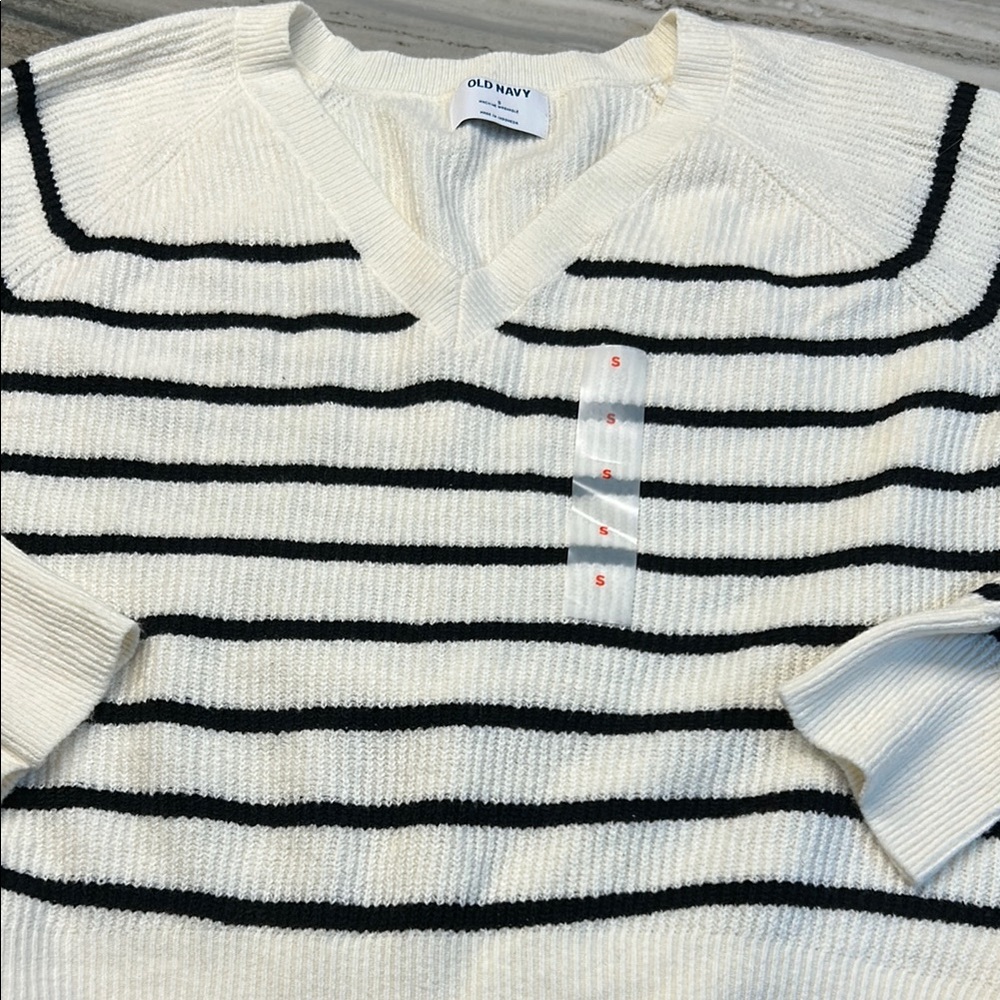 NWTOld Navy Women’s oversized Striped baggy soft Sweater - Black and White Sz S